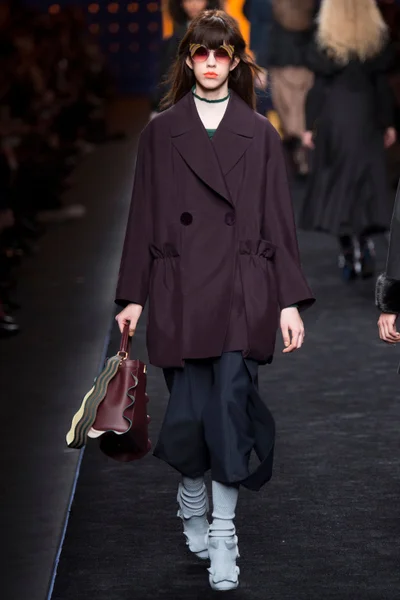 Look 28